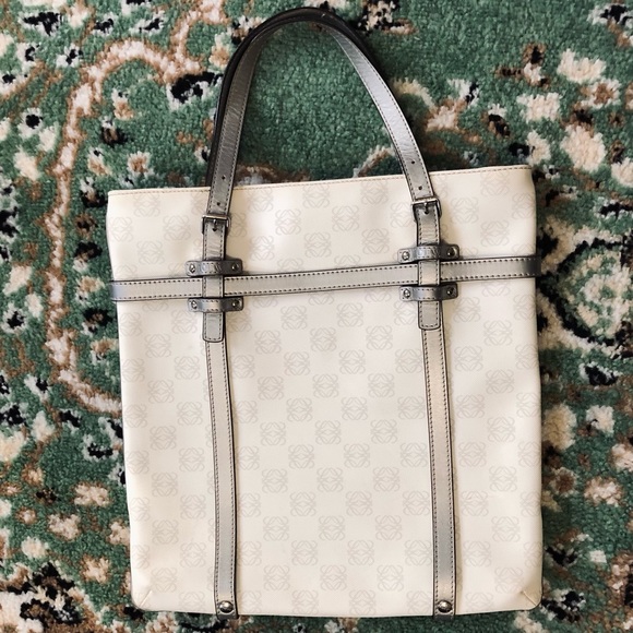 Loewe AUTHENTIC 2007 Anagram White Metallic Silver PVC Shopping Tote Bag - Picture 5 of 16
